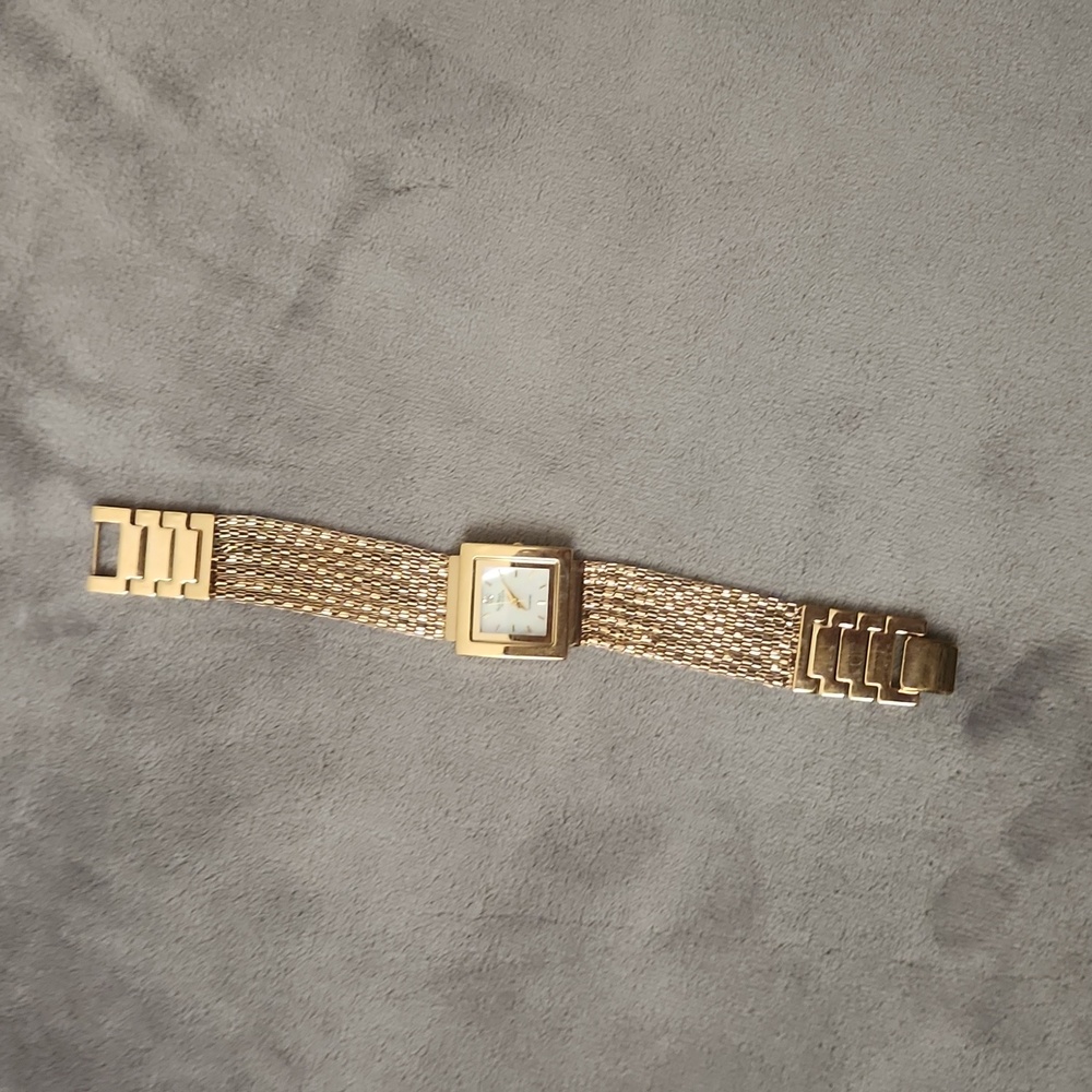 Elegant gold tone watch